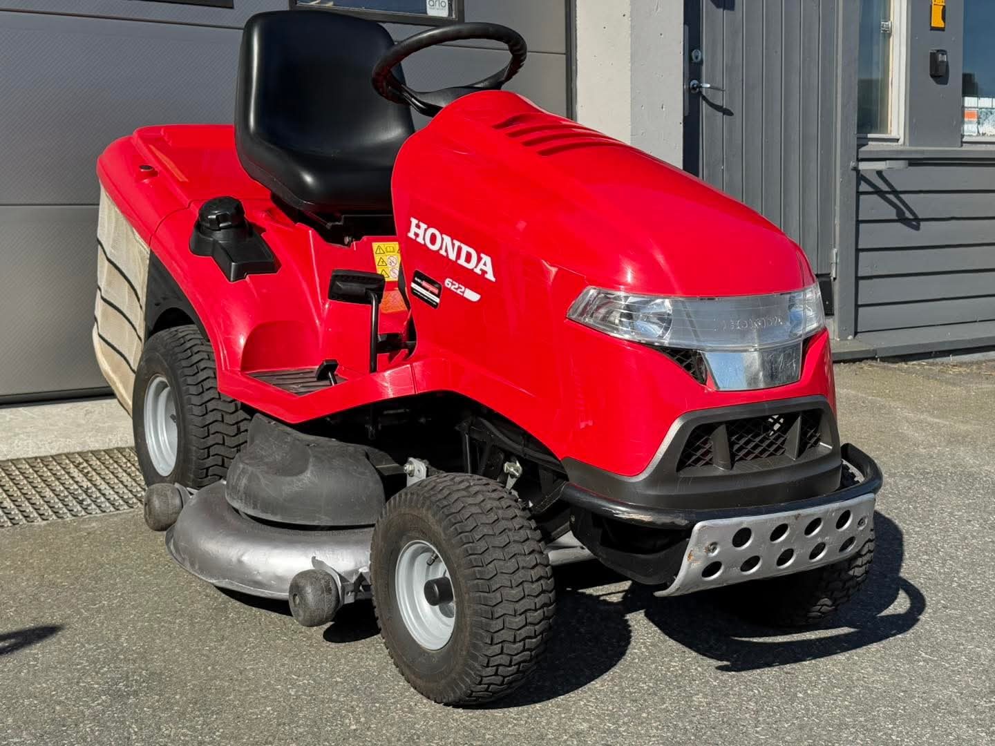 Honda HF2622 Approved Used Ride-On — image 1