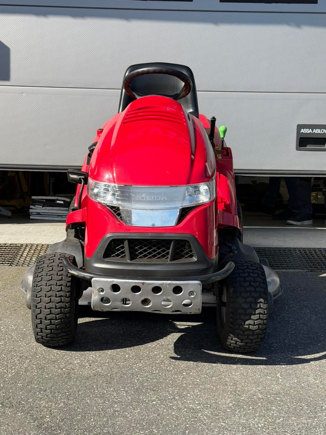 Honda HF2622 Approved Used Ride-On — image 3