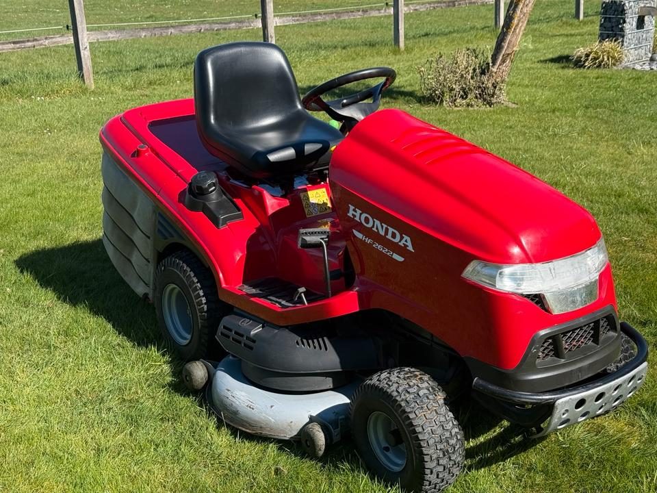 Honda HF2622 Ride-On with Hydrostatic Drive — image 1