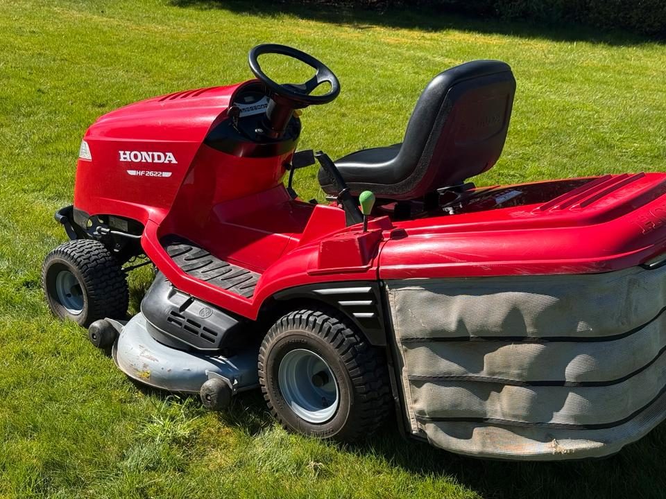 Honda HF2622 Ride-On with Hydrostatic Drive — image 4