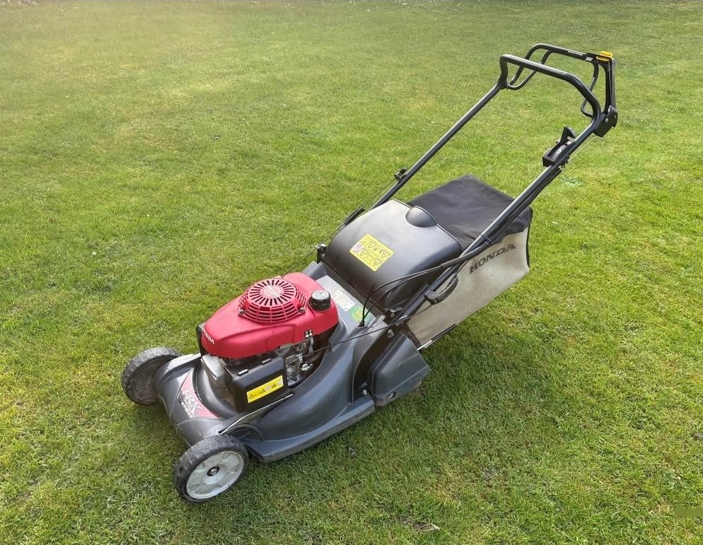 Honda HRX476 Premium Petrol Lawnmower — image 1