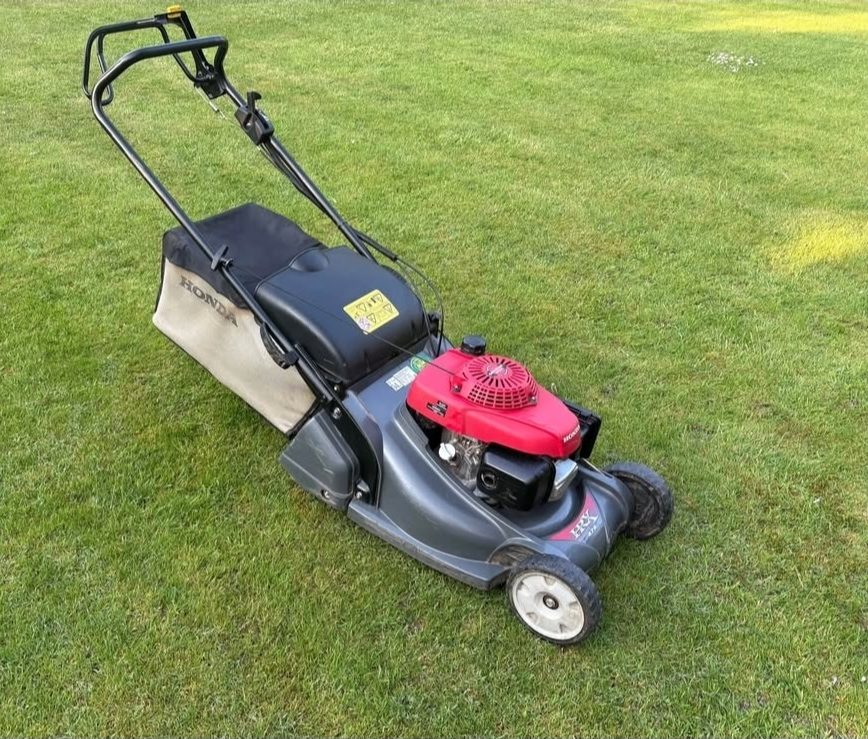 Honda HRX476 Premium Petrol Lawnmower — image 3