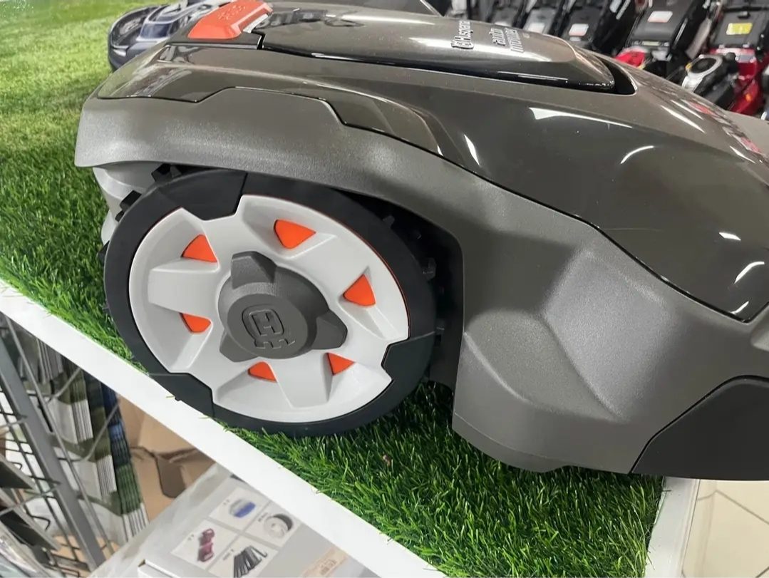 Husqvarna Automower 405X Robotic Mower — image 5