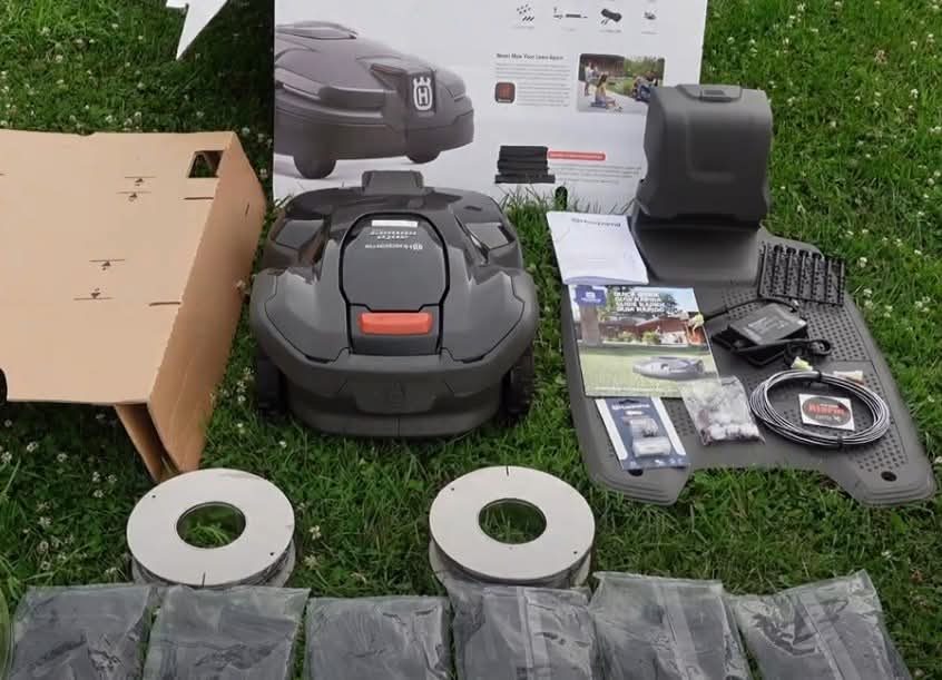 Husqvarna Automower 415X Robotic Mower — image 1