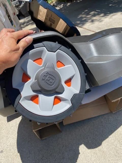Husqvarna Automower 415X Robotic Mower — image 2