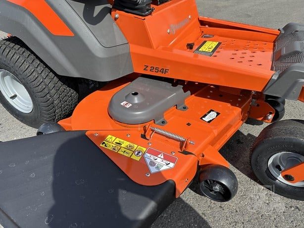 Husqvarna Z254 Residential Zero-Turn — image 5
