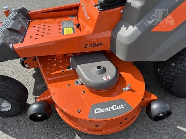 Husqvarna Z254 Residential Zero-Turn — image 6