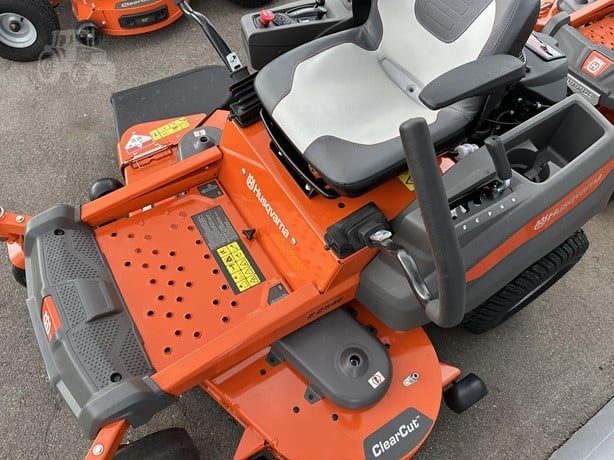 Husqvarna Z254 Residential Zero-Turn — image 7
