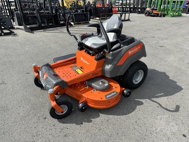Husqvarna Z254 Residential Zero-Turn — image 9