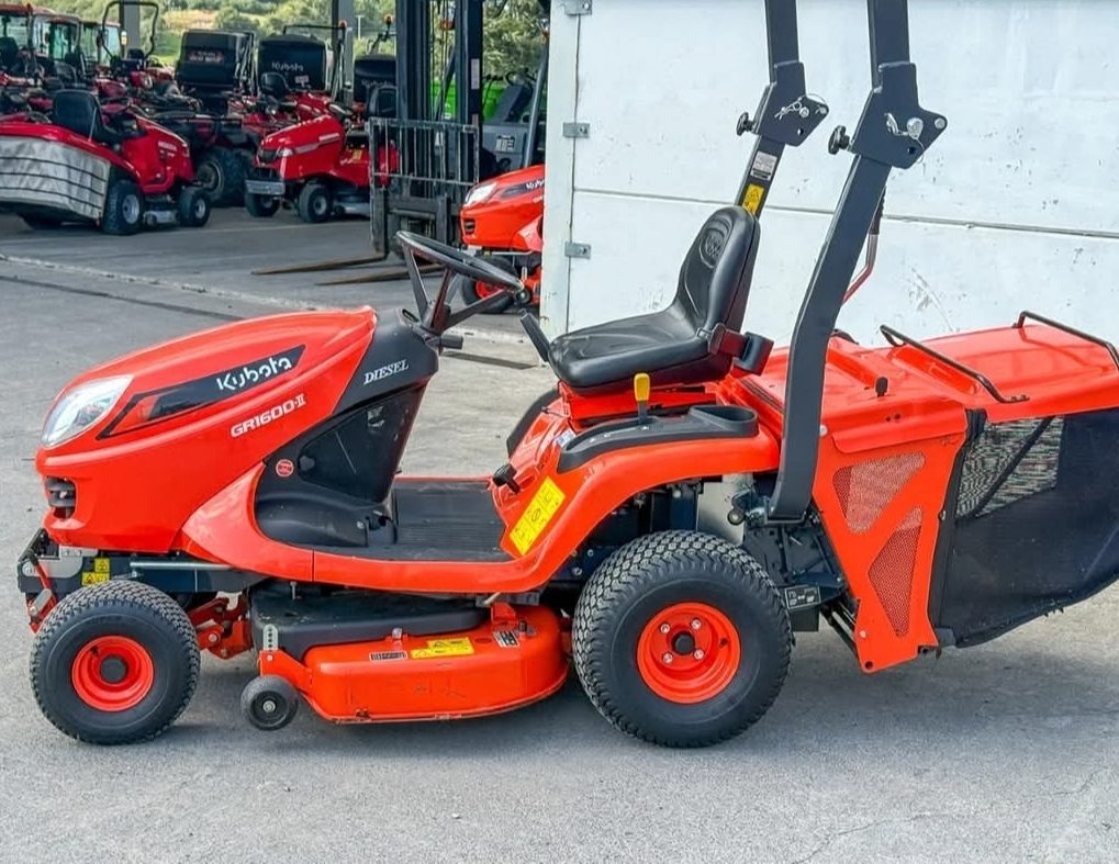 Kubota GR1600 Garden Tractor — image 2