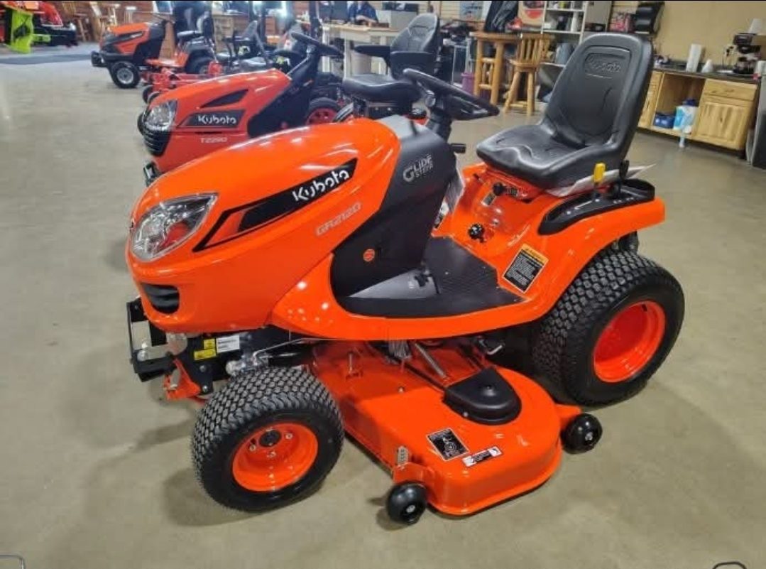 Kubota GR2120 Garden Tractor — image 1