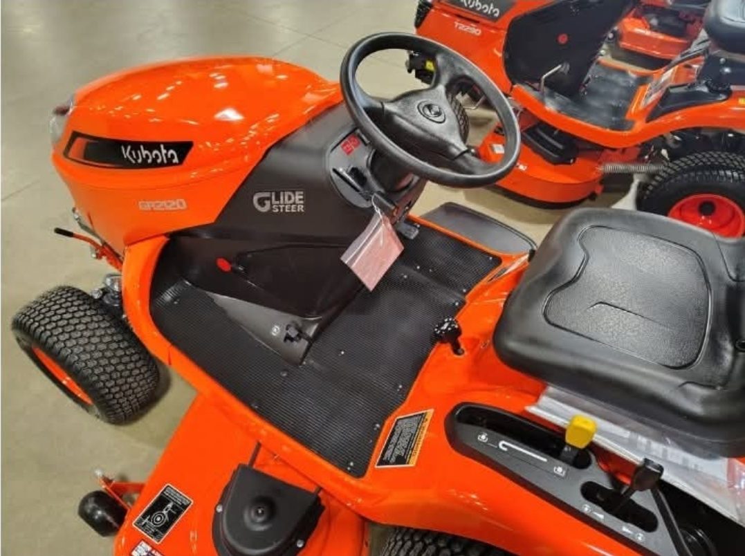 Kubota GR2120 Garden Tractor — image 2