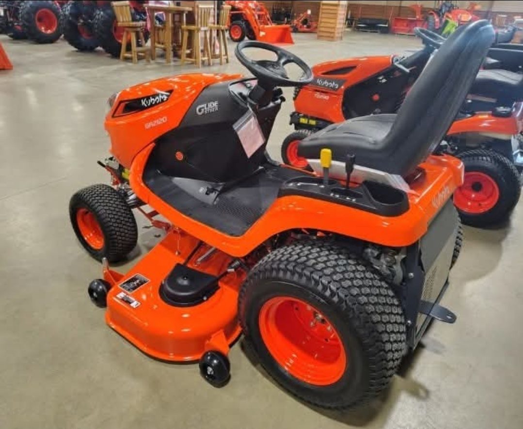 Kubota GR2120 Garden Tractor — image 3