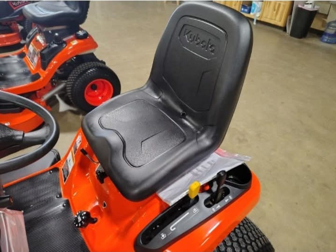 Kubota GR2120 Garden Tractor — image 4