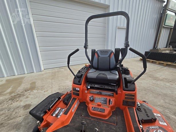Kubota ZG227 Commercial Zero-Turn — image 3