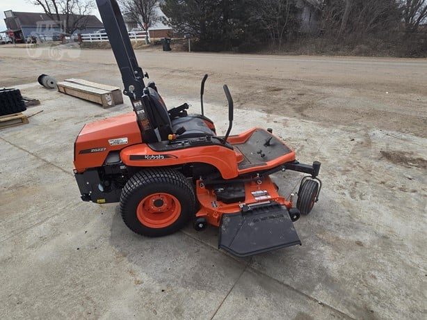Kubota ZG227 Commercial Zero-Turn — image 7